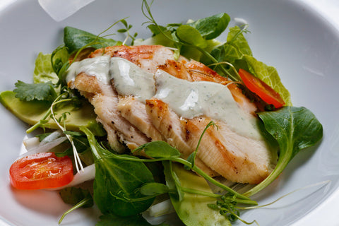 Schuhbecks Hähnchensalat mit Buttermilchdressing