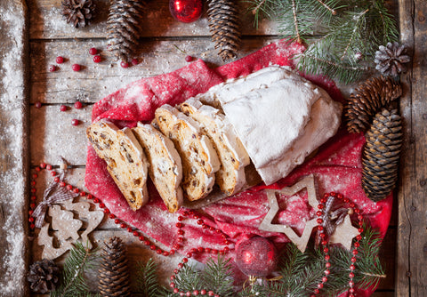 Christstollen mit Rosinen und Marzipan