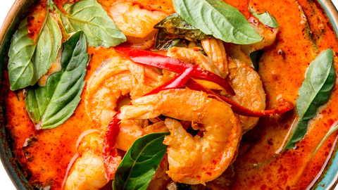 Thai-Pfanne mit Reisnudeln und Garnelen